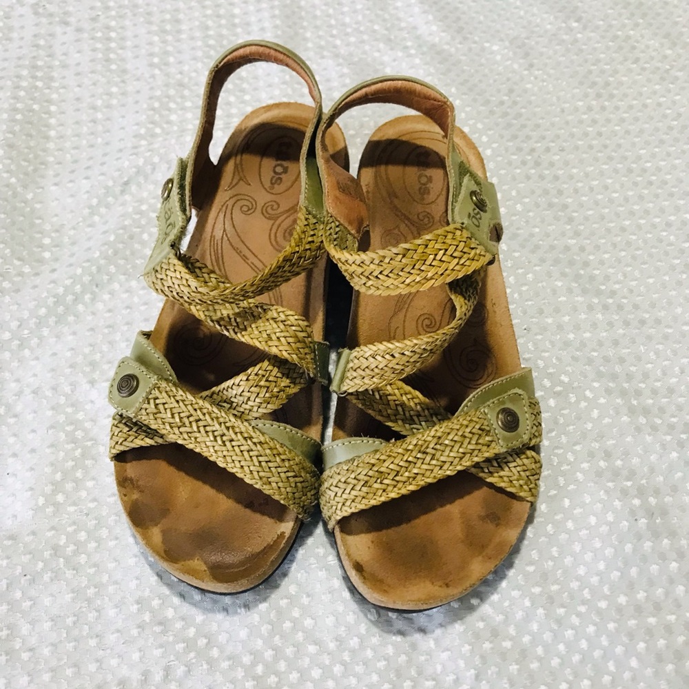 Taos sandals‎